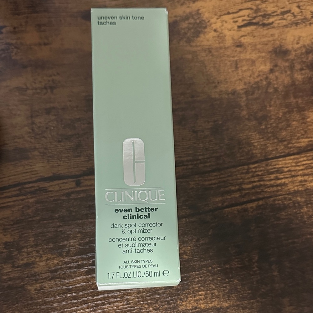 Clinique Even Better Clinical Dark Spot Corrector - Mint Green
